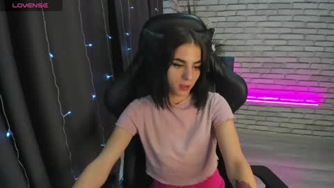 Snapshot of emy__angel chatting on December 19, 2024, 10:45 am emy__angel online show from December 19, 2024, 10:45 am