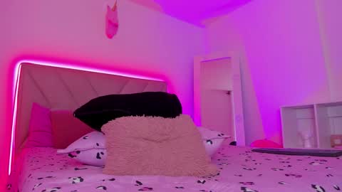 Snapshot of emy_colee chatting on November 12, 2025, 4:02 am Emy online show from November 12, 2025, 4:02 am