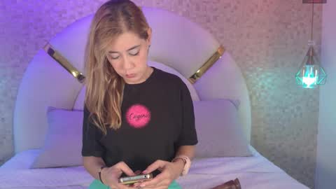 Snapshot of emy_rosse25 chatting on November 24, 2025, 11:54 am Emy online show from November 24, 2025, 11:54 am