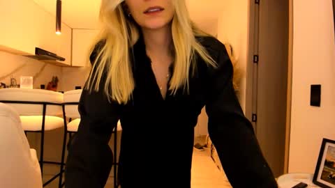 emyconneer online show from January 25, 2025, 11:54 pm