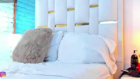 EMYLY  online show from January 29, 2025, 12:01 am