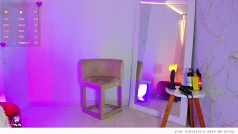Snapshot of emylyjonhs chatting on July 13, 2026, 7:05 pm EMYLY online show from July 13, 2026, 7:05 pm