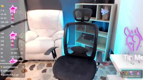 Snapshot of emysilver chatting on February 2, 2025, 4:11 pm Emy Silver online show from February 2, 2025, 4:11 pm