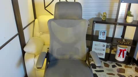 Snapshot of emysilver chatting on February 7, 2025, 7:38 pm Emy Silver online show from February 7, 2025, 7:38 pm