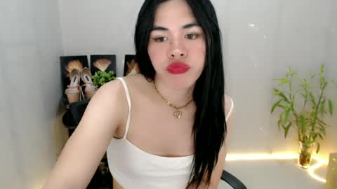 Snapshot of enchantress_mia03 chatting on June 16, 2026, 6:27 am enchantress_mia03 online show from June 16, 2026, 6:27 am