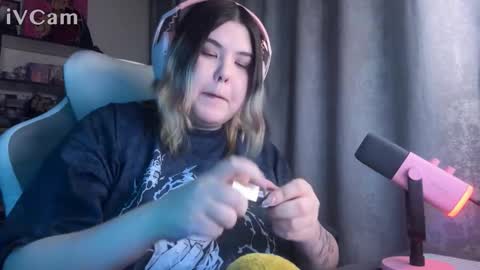 Snapshot of endless_voice_ chatting on November 26, 2025, 1:45 pm endless_voice_ online show from November 26, 2025, 1:45 pm