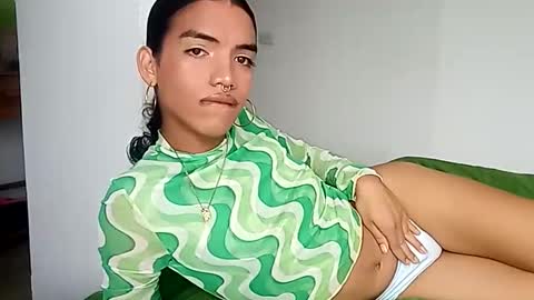 engel20042001 online show from September 25, 2025, 1:59 pm