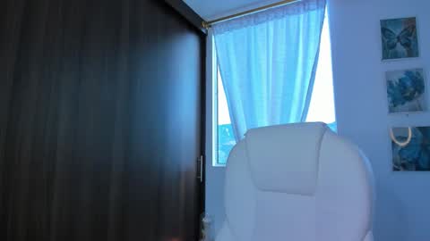 juliana  online show from September 23, 2025, 8:45 pm