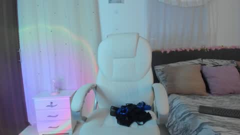 juliana  online show from December 14, 2025, 1:00 am