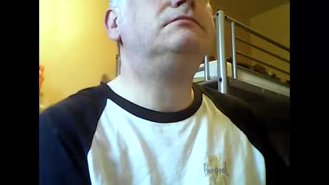 Snapshot of englishguysurrey chatting on September 18, 2025, 6:04 am englishguysurrey online show from September 18, 2025, 6:04 am