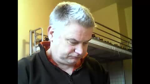 Snapshot of englishguysurrey chatting on December 17, 2025, 9:48 am englishguysurrey online show from December 17, 2025, 9:48 am