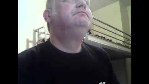 Snapshot of englishguysurrey chatting on January 6, 2026, 7:01 am englishguysurrey online show from January 6, 2026, 7:01 am