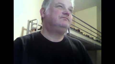 Snapshot of englishguysurrey chatting on February 6, 2026, 10:13 pm englishguysurrey online show from February 6, 2026, 10:13 pm