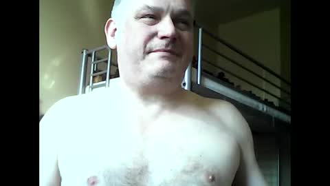 Snapshot of englishguysurrey chatting on March 3, 2026, 2:01 pm englishguysurrey online show from March 3, 2026, 2:01 pm