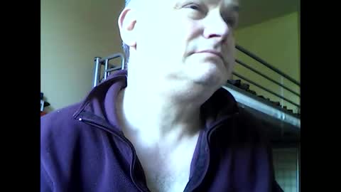 Snapshot of englishguysurrey chatting on March 17, 2026, 9:34 am englishguysurrey online show from March 17, 2026, 9:34 am