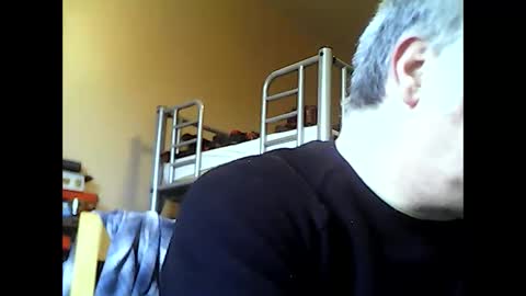 Snapshot of englishguysurrey chatting on April 5, 2026, 5:59 am englishguysurrey online show from April 5, 2026, 5:59 am