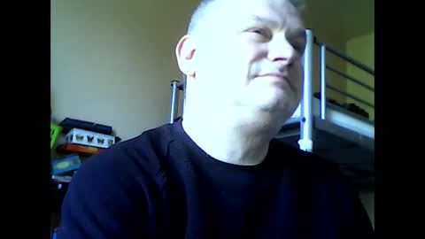 Snapshot of englishguysurrey chatting on April 24, 2026, 8:28 am englishguysurrey online show from April 24, 2026, 8:28 am