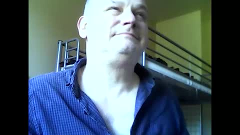 Snapshot of englishguysurrey chatting on April 29, 2026, 9:57 am englishguysurrey online show from April 29, 2026, 9:57 am