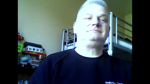 Snapshot of englishguysurrey chatting on April 30, 2026, 8:20 am englishguysurrey online show from April 30, 2026, 8:20 am