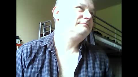 Snapshot of englishguysurrey chatting on May 2, 2026, 8:41 am englishguysurrey online show from May 2, 2026, 8:41 am