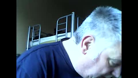 Snapshot of englishguysurrey chatting on May 17, 2026, 4:43 am englishguysurrey online show from May 17, 2026, 4:43 am
