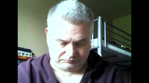Snapshot of englishguysurrey chatting on May 20, 2026, 9:15 am englishguysurrey online show from May 20, 2026, 9:15 am