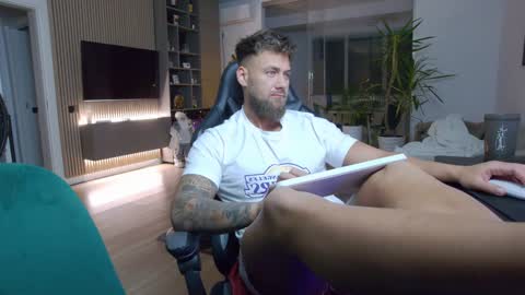 Erik online show from December 23, 2024, 9:08 pm