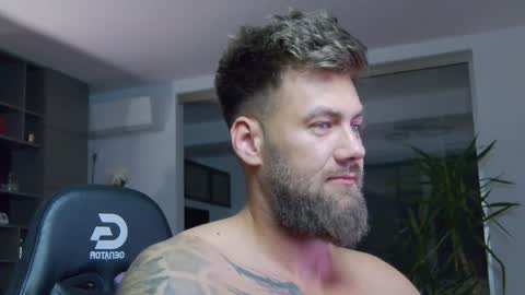 Erik online show from January 4, 2025, 9:41 pm