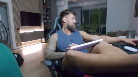 Erik online show from January 8, 2025, 8:29 pm