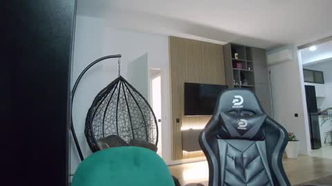 Erik online show from January 8, 2025, 11:30 pm