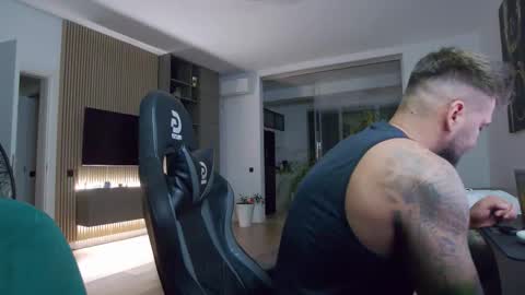 Erik online show from September 28, 2025, 5:07 pm