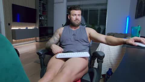 Erik online show from April 22, 2026, 6:42 pm