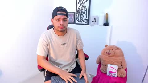 Snapshot of enrique_villa23 chatting on January 13, 2025, 11:52 am enrique online show from January 13, 2025, 11:52 am