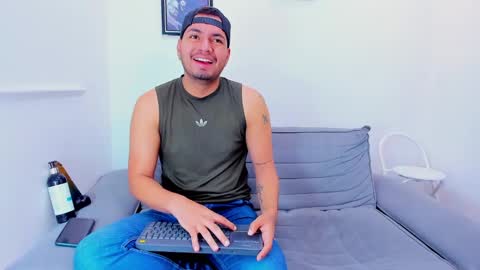 Snapshot of enrique_villa23 chatting on February 10, 2025, 12:39 pm enrique online show from February 10, 2025, 12:39 pm