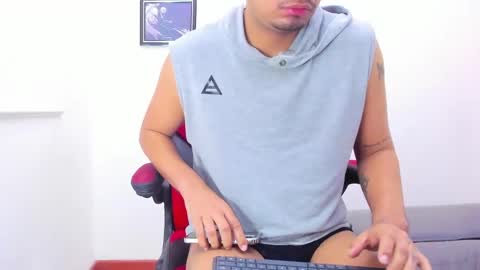 Snapshot of enrique_villa23 chatting on March 1, 2025, 12:34 pm enrique online show from March 1, 2025, 12:34 pm