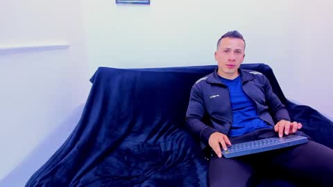 Snapshot of enrique_villa23 chatting on March 4, 2025, 1:17 pm enrique online show from March 4, 2025, 1:17 pm