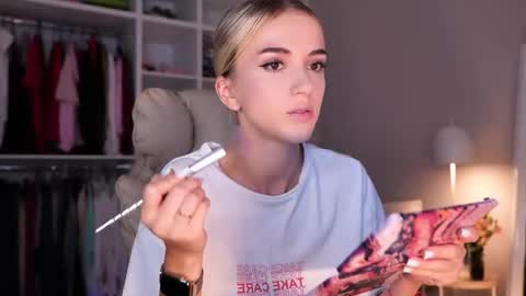 Snapshot of entya chatting on September 11, 2025, 6:13 am entya online show from September 11, 2025, 6:13 am