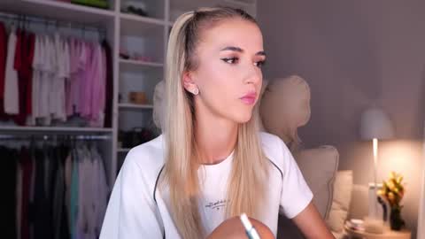 Snapshot of entya chatting on September 15, 2025, 5:18 am entya online show from September 15, 2025, 5:18 am