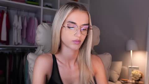 Snapshot of entya chatting on September 26, 2025, 5:22 am entya online show from September 26, 2025, 5:22 am