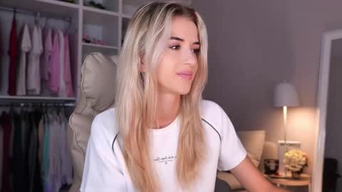 Snapshot of entya chatting on September 27, 2025, 8:41 am entya online show from September 27, 2025, 8:41 am