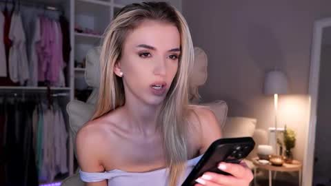 Snapshot of entya chatting on October 9, 2025, 6:11 am entya online show from October 9, 2025, 6:11 am