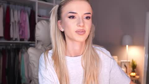 Snapshot of entya chatting on October 13, 2025, 6:35 am entya online show from October 13, 2025, 6:35 am