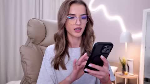 Snapshot of entya chatting on November 3, 2025, 6:58 am entya online show from November 3, 2025, 6:58 am