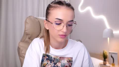 Snapshot of entya chatting on November 14, 2025, 5:39 am entya online show from November 14, 2025, 5:39 am