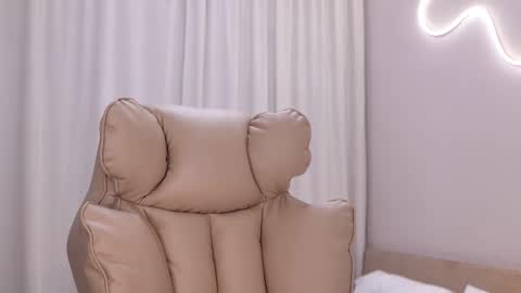 Snapshot of entya chatting on November 18, 2025, 6:40 am entya online show from November 18, 2025, 6:40 am