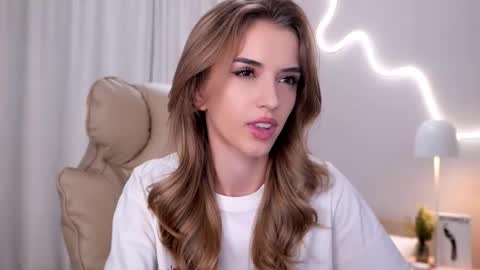 Snapshot of entya chatting on November 19, 2025, 7:30 am entya online show from November 19, 2025, 7:30 am