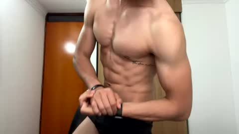 enzo_savage online show from June 22, 2026, 11:40 am