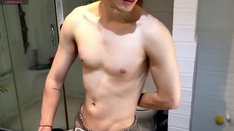 enzo_steel online show from April 24, 2026, 10:45 pm