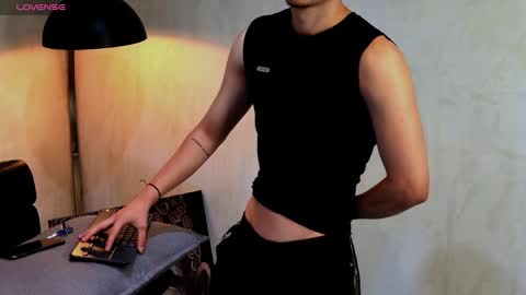 enzo_steel online show from June 2, 2026, 6:04 am