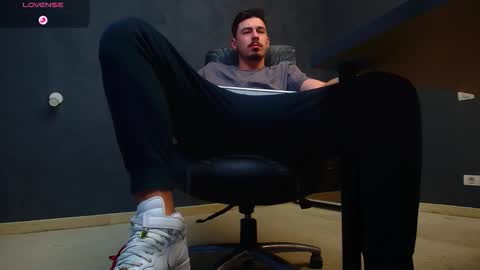 Snapshot of enzorace chatting on October 25, 2025, 5:04 am EnzoRace online show from October 25, 2025, 5:04 am